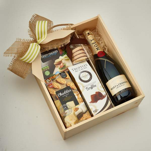 The Gourmet Accents And Champagne Gift Basket | Winni.in
