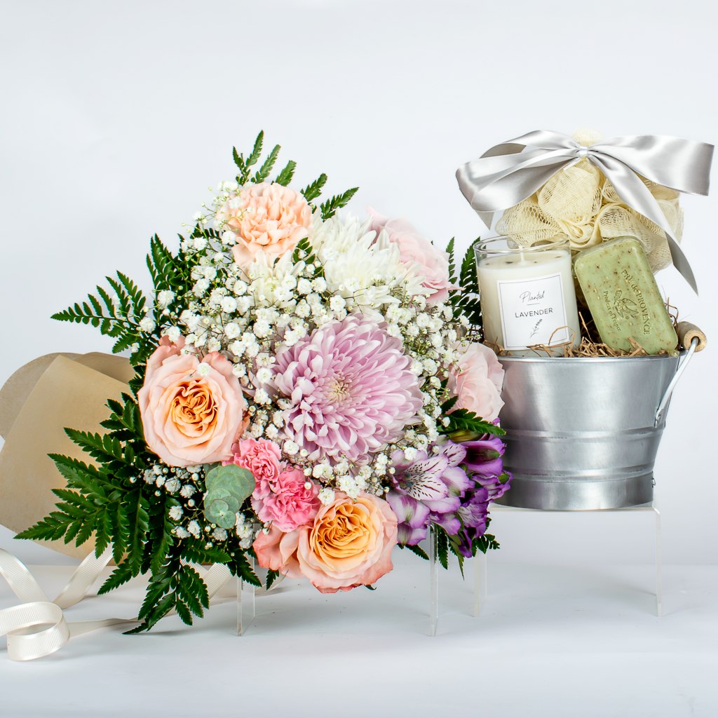 Flower Arrangement With Spa Gift Basket