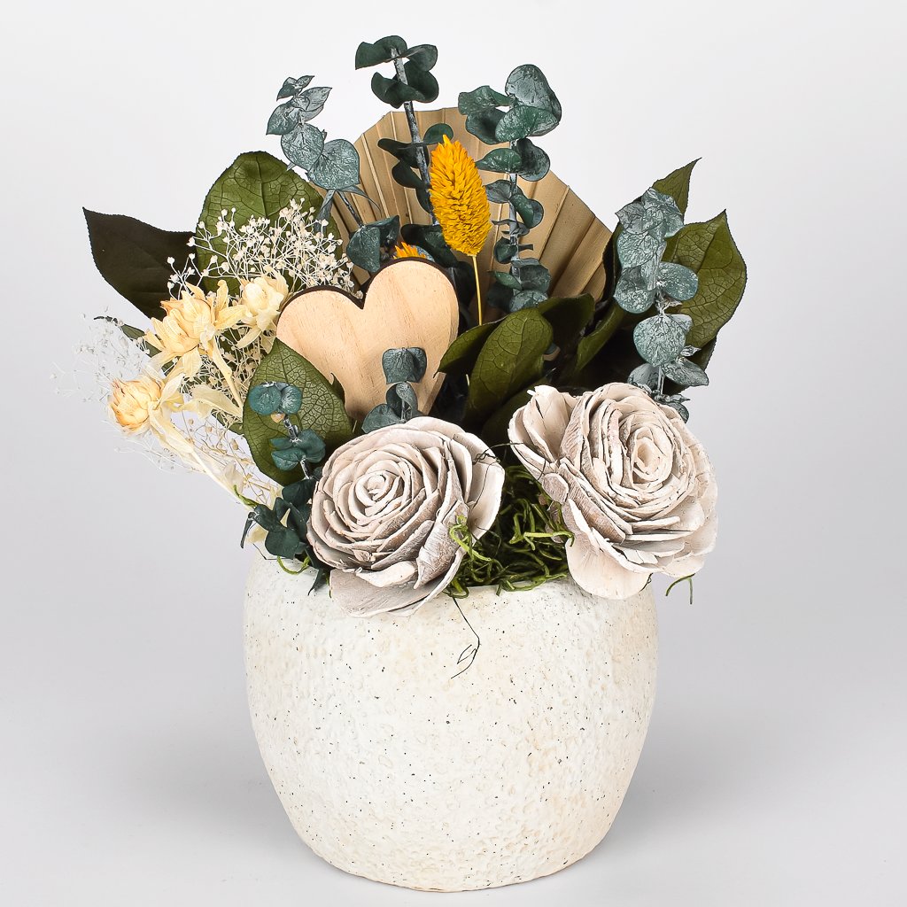 Neutral Drievd Flower Arrangement For Decoration