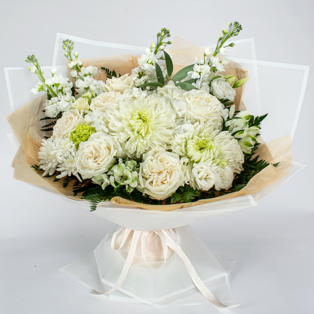Elegant White Bouquet For Delivery