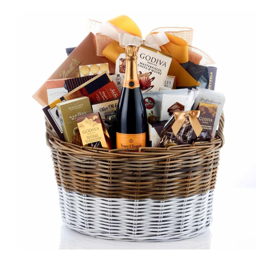 Christmas Travel & Liquor Gift Set – Christmas gift baskets – Canada  delivery - Good 4 You Gift Baskets Canada